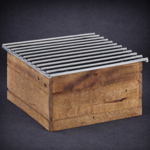 CHAFER ESTILO MADERA Cal-Mil MODELO 344099  Largo: 10 pg Ancho: 10 pg Altura: 5 1/2 pg