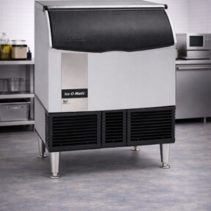Maquina de Hielo Bajo Mostrador De 161 Kgs por Dia Ice Modelo ICU300HWA (Cubo Mediano)