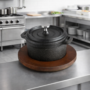 MINI OLLA DE HIERRO FUNDIDO 8 OZ PRESAZONADA CON BASE DE MADERA CON ACABADO RUSTICO
