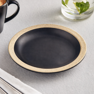 Placa De Melamina Negra Mate Con Borde Marfil Medio 6 1/2 Pg Acopa Ugoki (Precio Por 12 Piezas)
